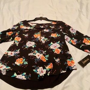 Woman’s Juniors Printed Blouse (BRAND NEW!)